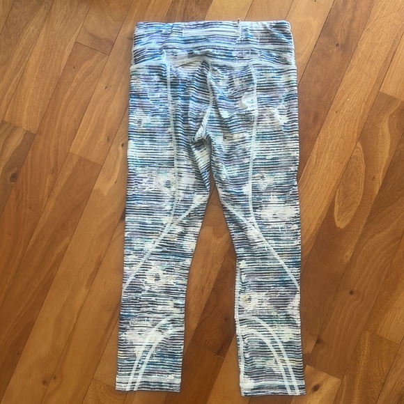 23" lululemon leggings size 4 - Picture 2 of 3